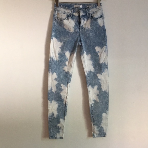 Guess Jeans - Picture 2 of 5